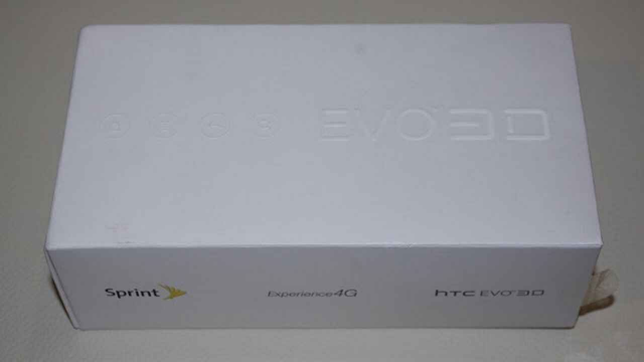 やっぱり格好良かった「HTC EVO 3D Limited WHITE」