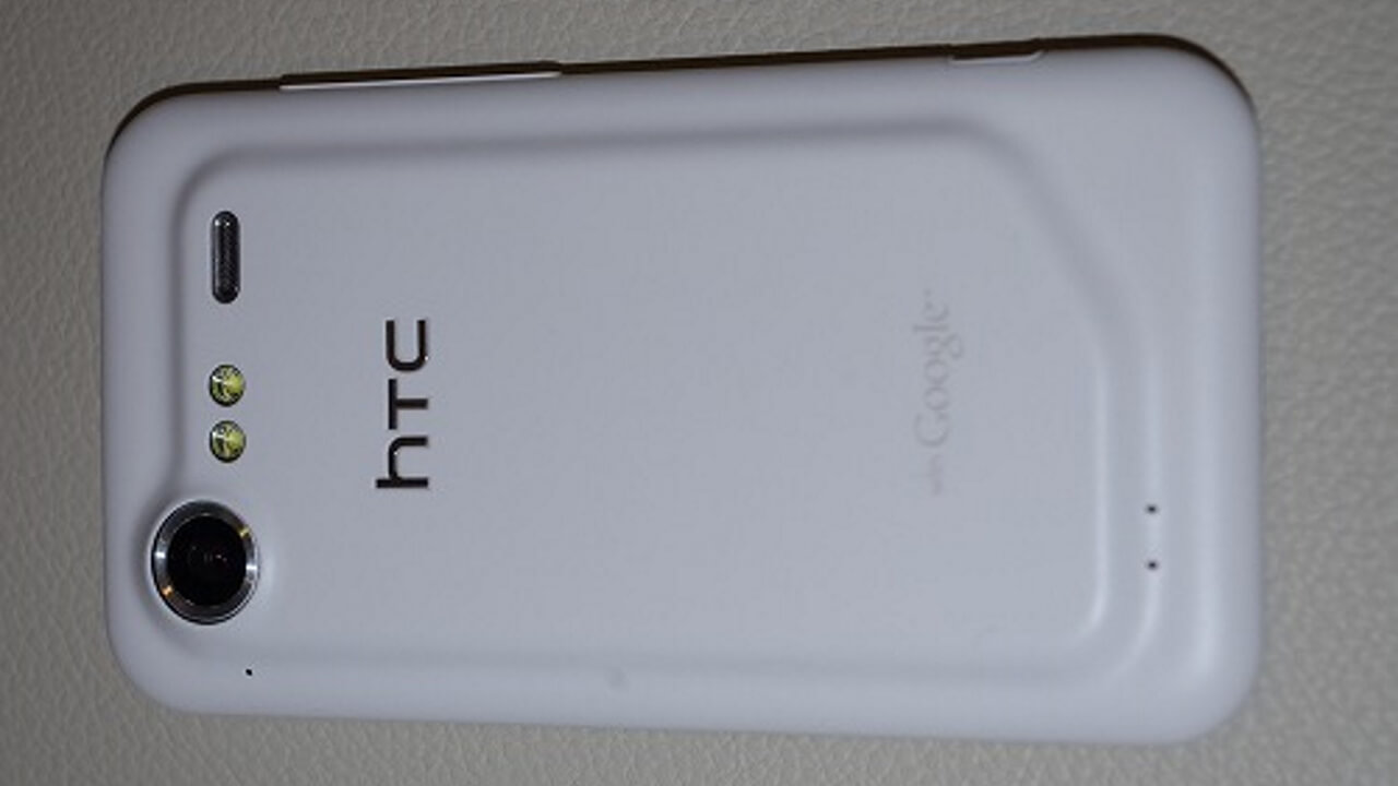 「HTC Droid Incredible 2」ホワイトが届きました