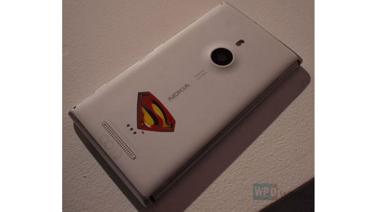 Nokia Lumia 925 Superman Limited Edition